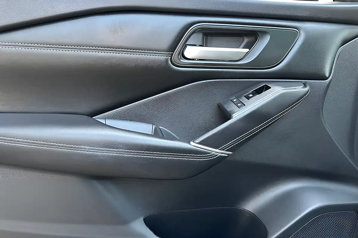 Used 2024 Nissan Qashqai N-Connecta Grey - Interior and Exterior details 13