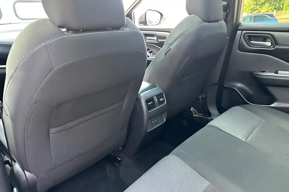 Used 2024 Nissan Qashqai N-Connecta Grey - Interior and Exterior details 15