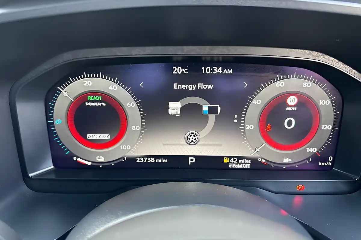 Used 2024 Nissan Qashqai N-Connecta Grey - Interior and Exterior details 18