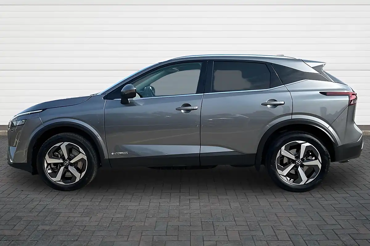 Used 2024 Nissan Qashqai N-Connecta Grey - Interior and Exterior details 6