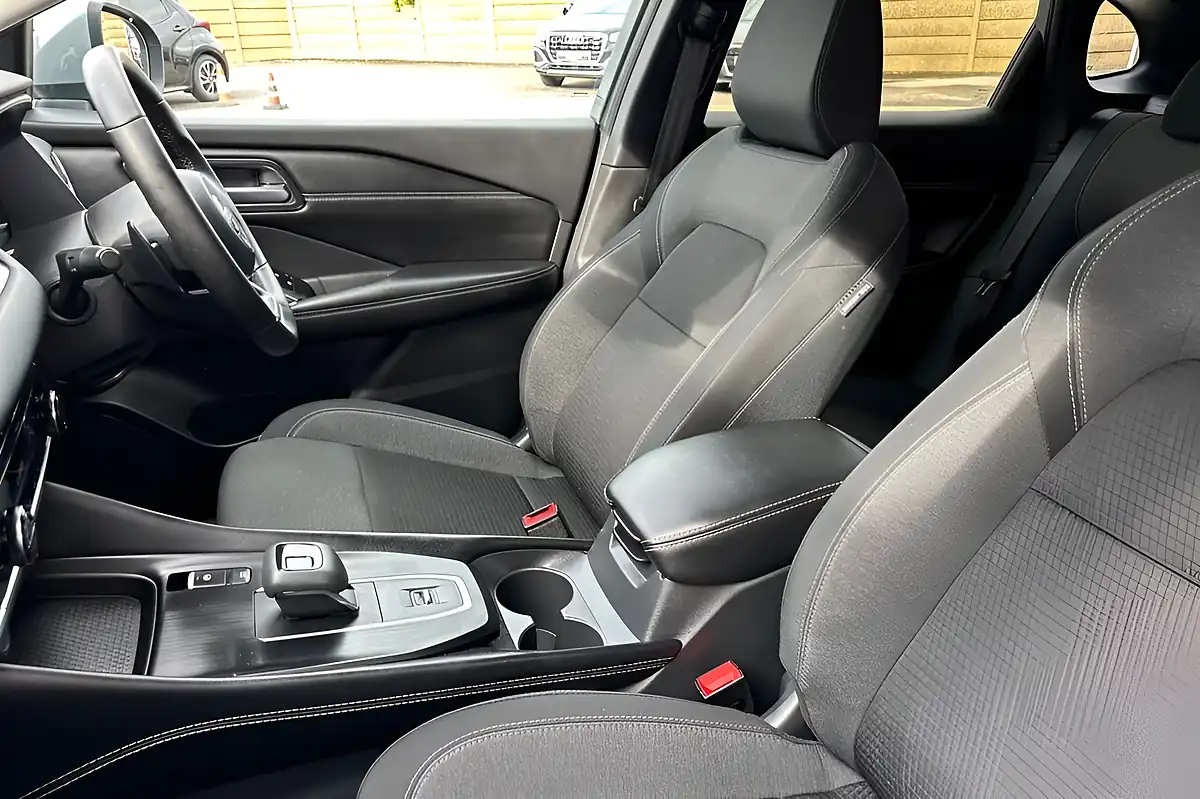 Used 2024 Nissan Qashqai N-Connecta Grey - Interior and Exterior details 11