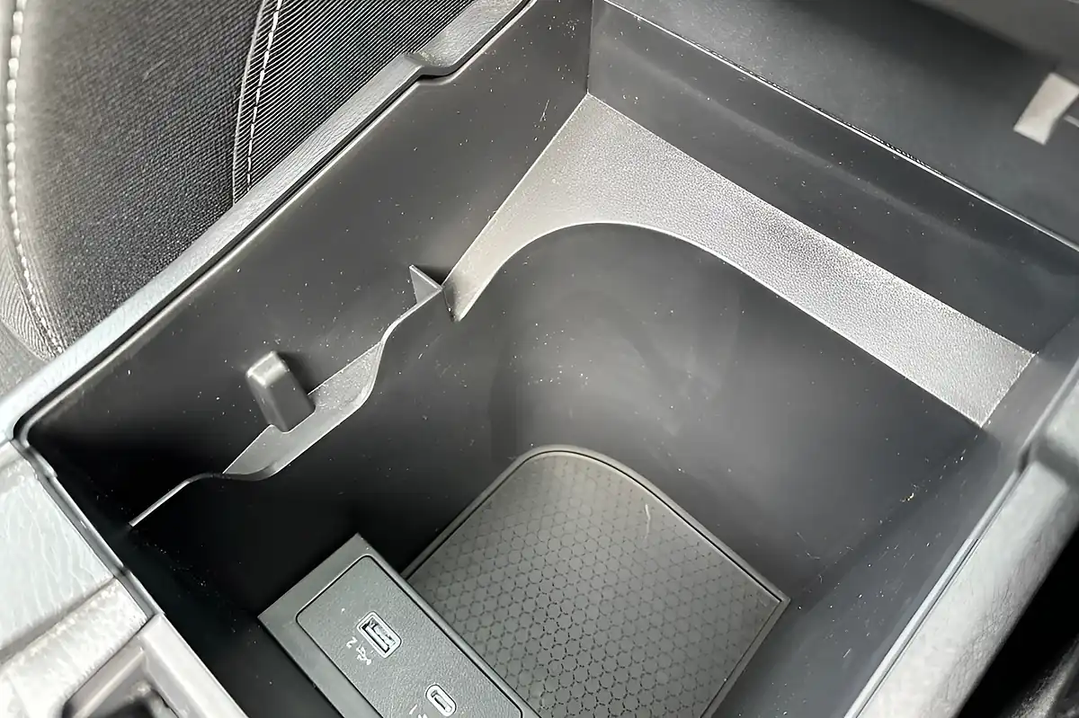 Used 2024 Nissan Qashqai N-Connecta Grey - Interior and Exterior details 14