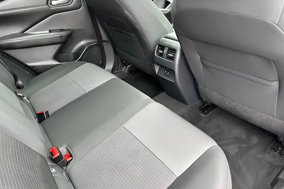 Used 2024 Nissan Qashqai N-Connecta Grey - Interior and Exterior details 16