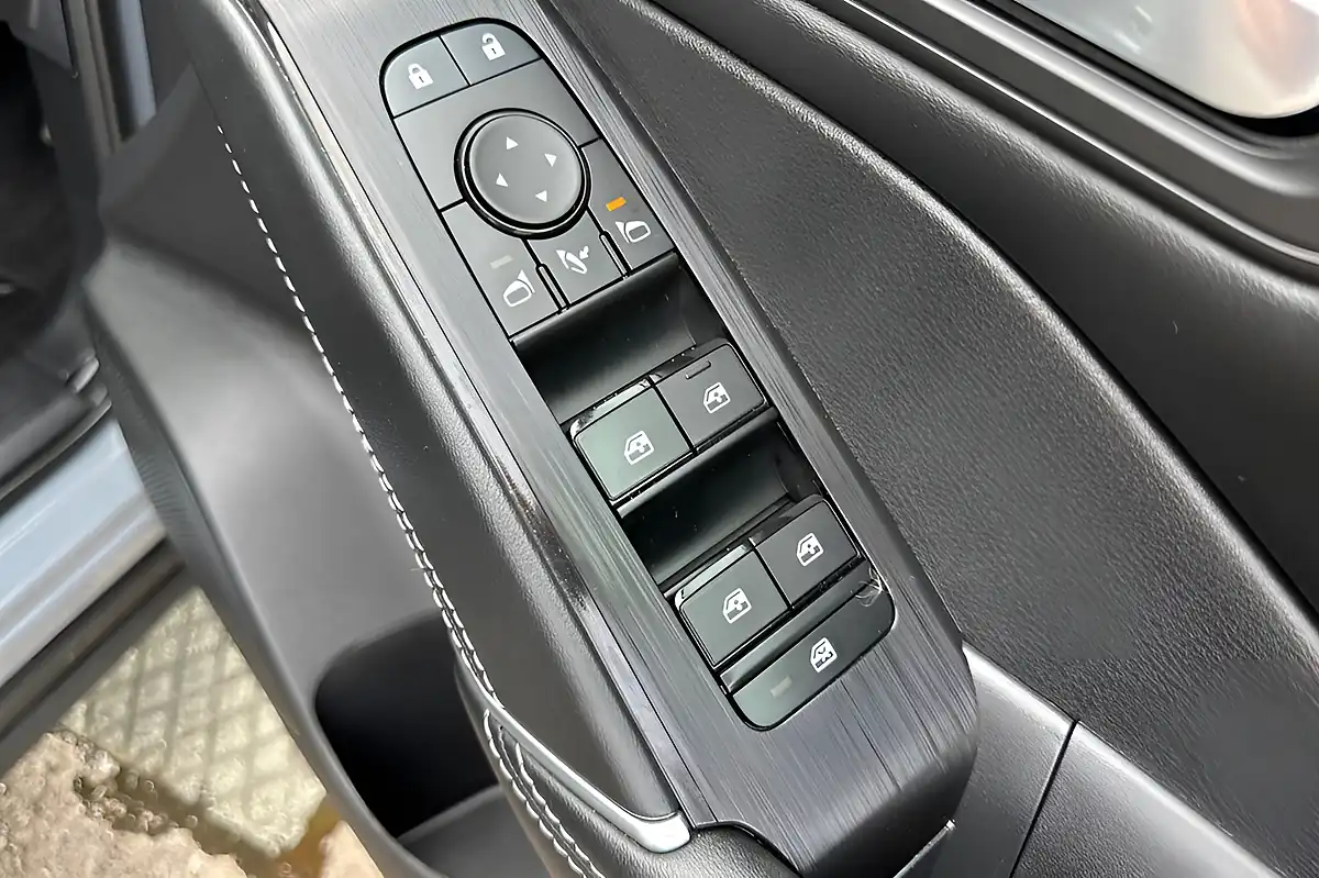 Used 2024 Nissan Qashqai N-Connecta Grey - Interior and Exterior details 17