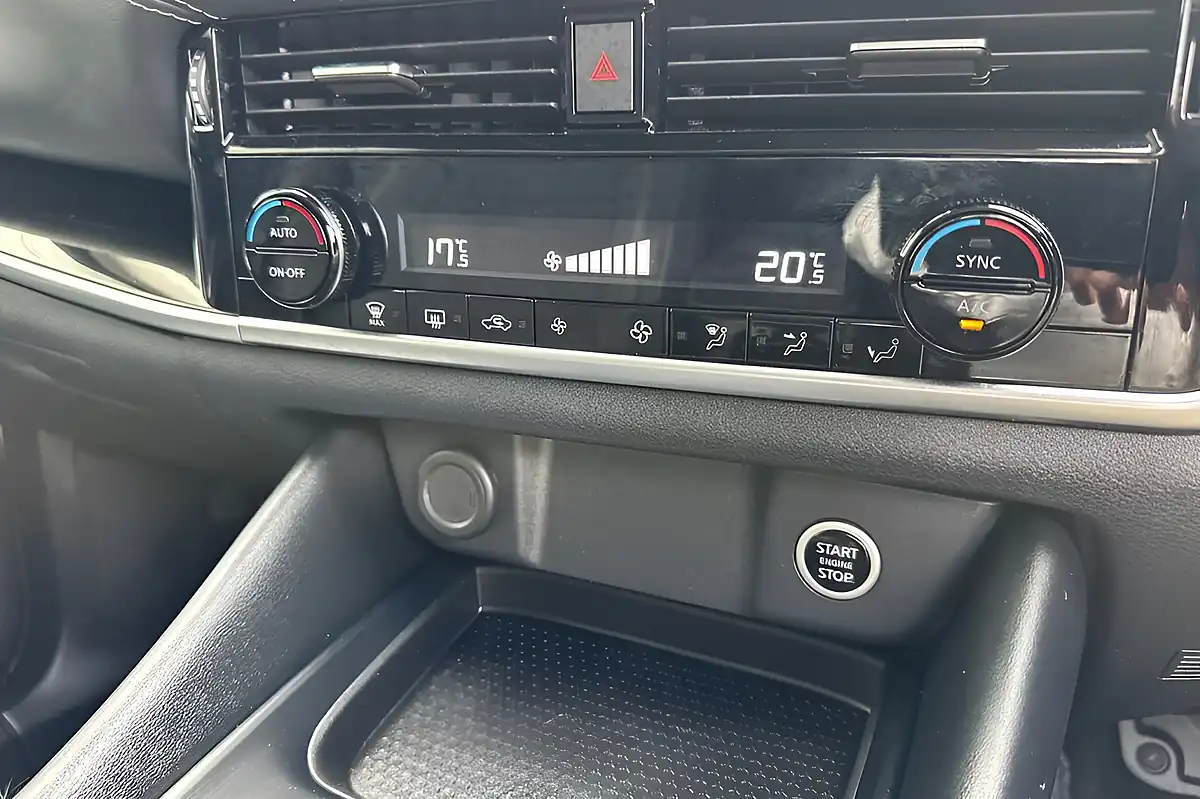 Used 2024 Nissan Qashqai N-Connecta Grey - Interior and Exterior details 20