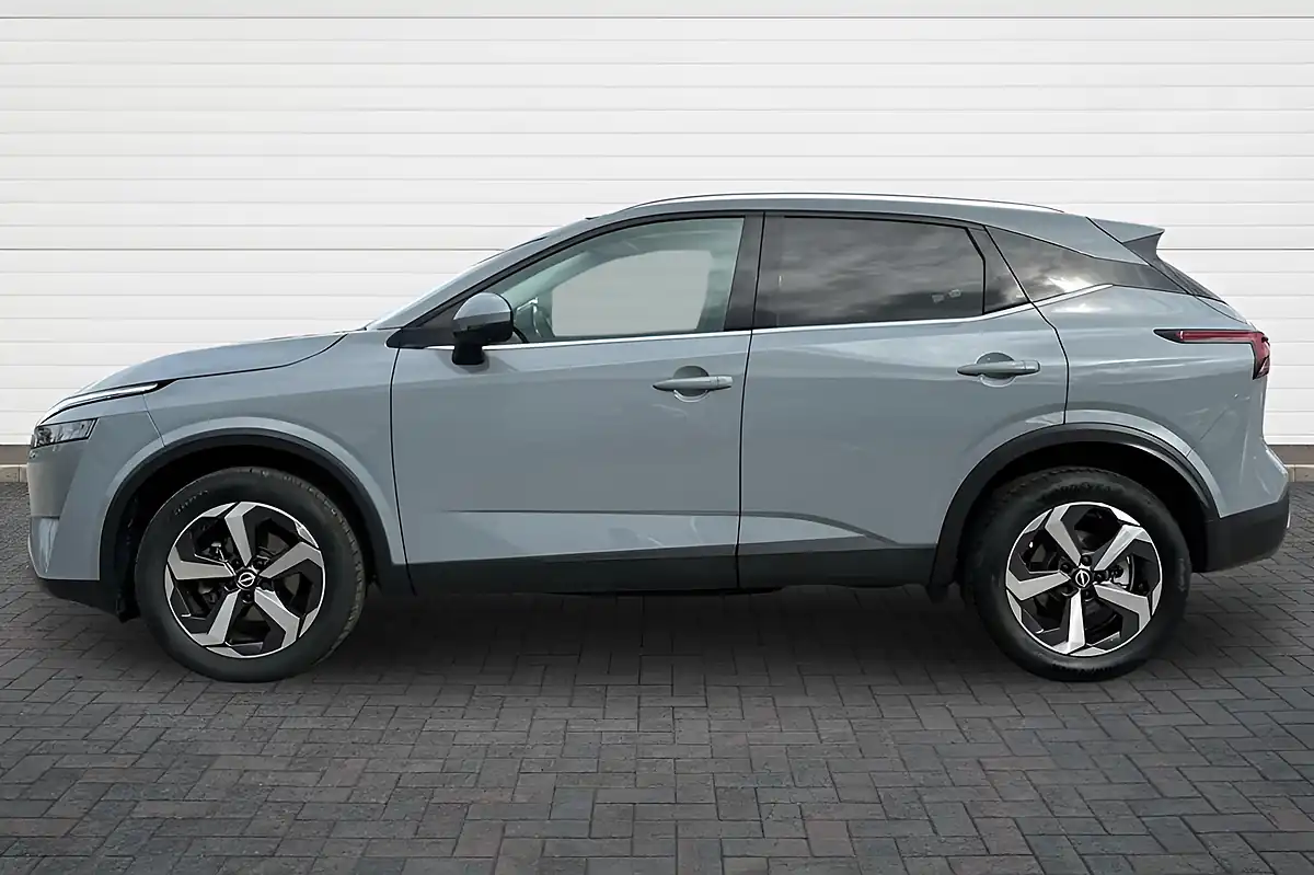 Used 2024 Nissan Qashqai N-Connecta Grey - Interior and Exterior details 6