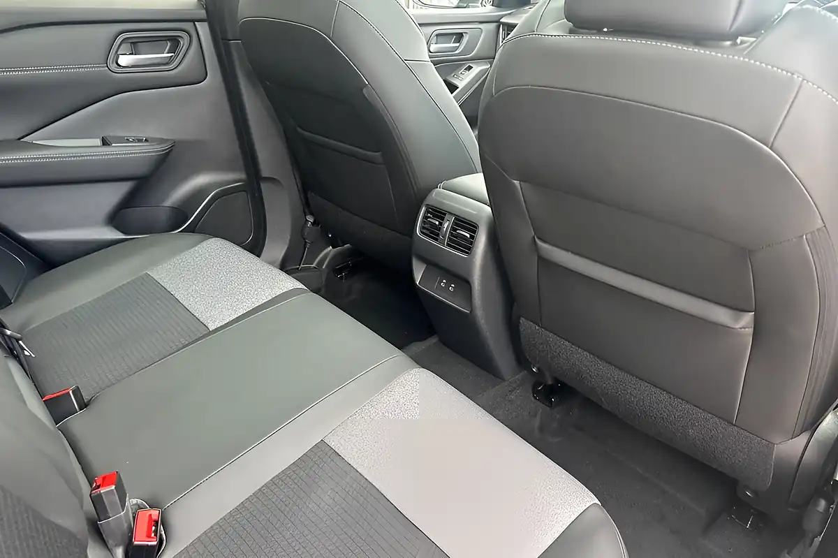 Used 2024 Nissan Qashqai N-Connecta Gun Metal - Interior and Exterior details 19