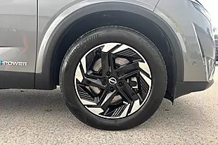 Used 2024 Nissan Qashqai N-Connecta Gun Metal - Interior and Exterior details 9