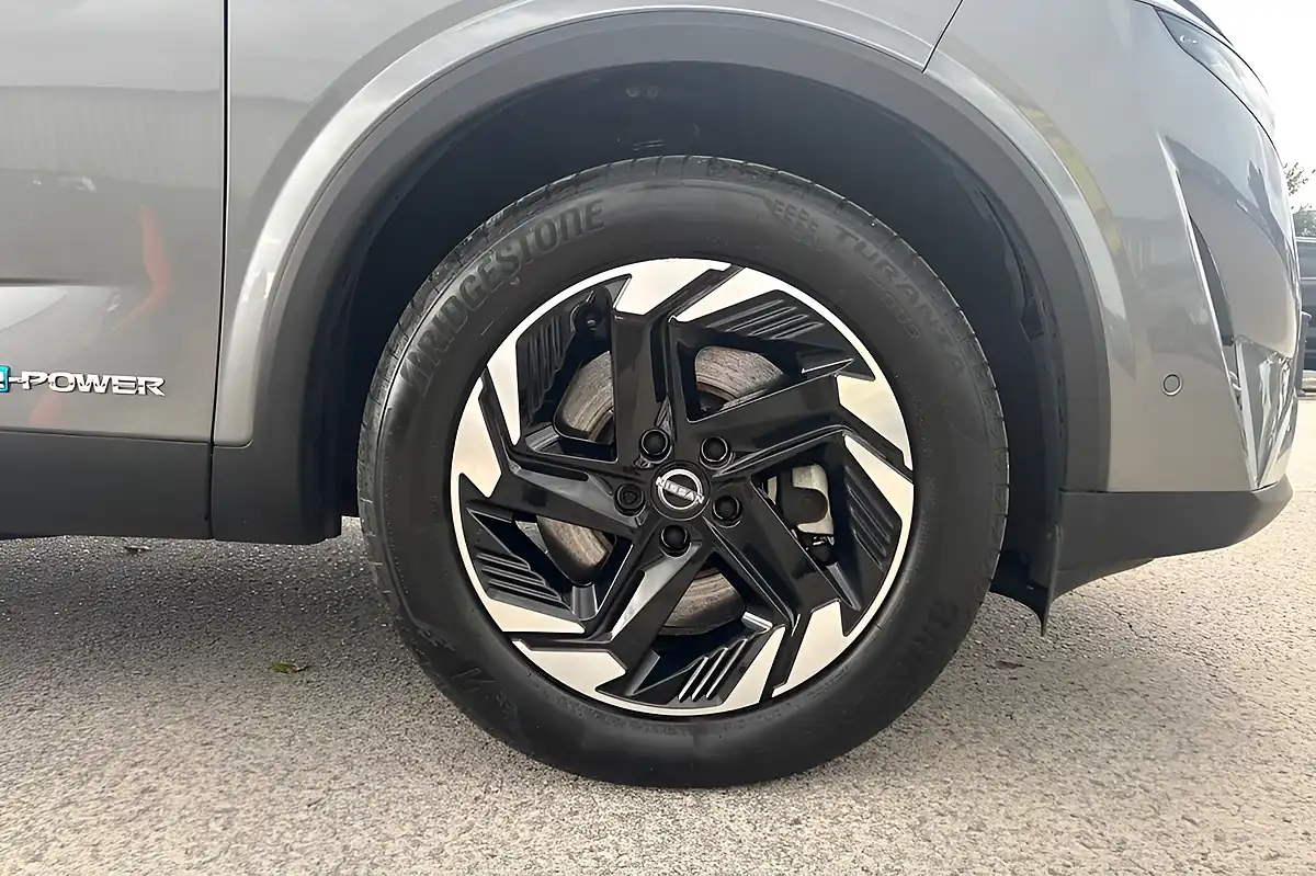 Used 2024 Nissan Qashqai N-Connecta Gun Metal - Interior and Exterior details 9