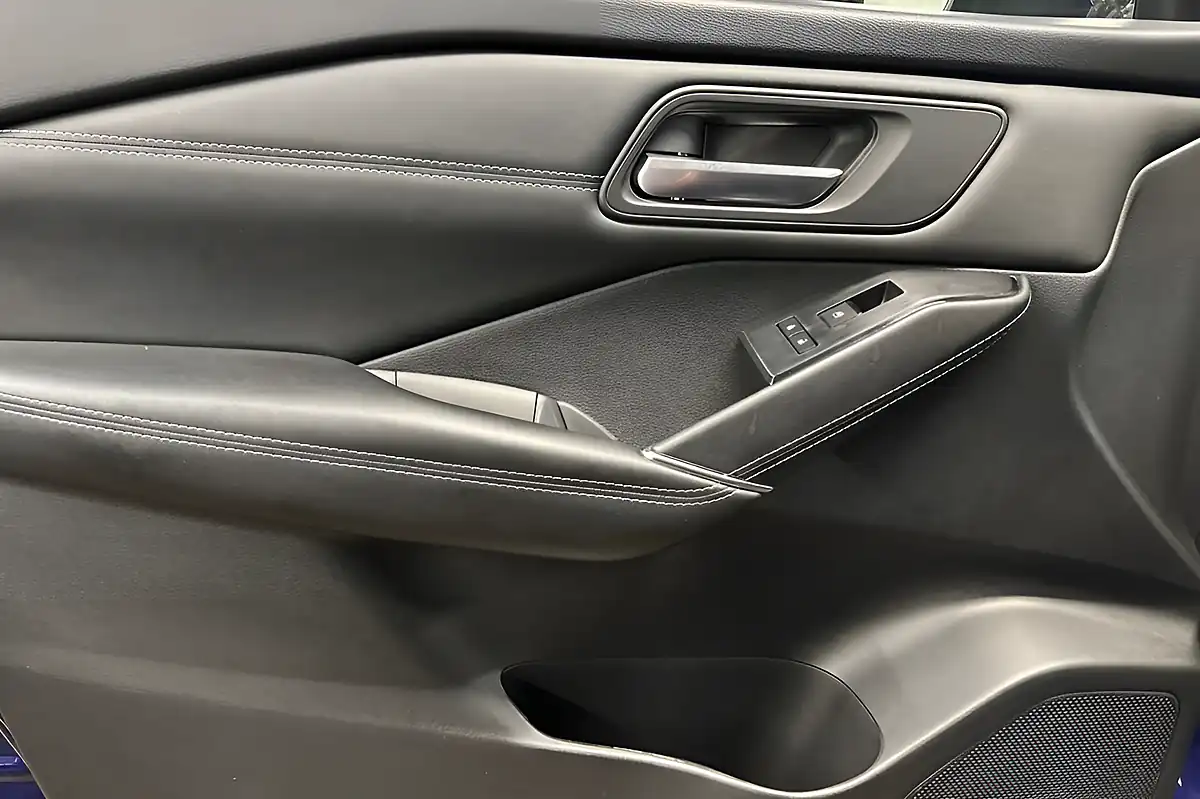 Used 2024 Nissan Qashqai N-Connecta Ink Blue - Interior and Exterior details 13