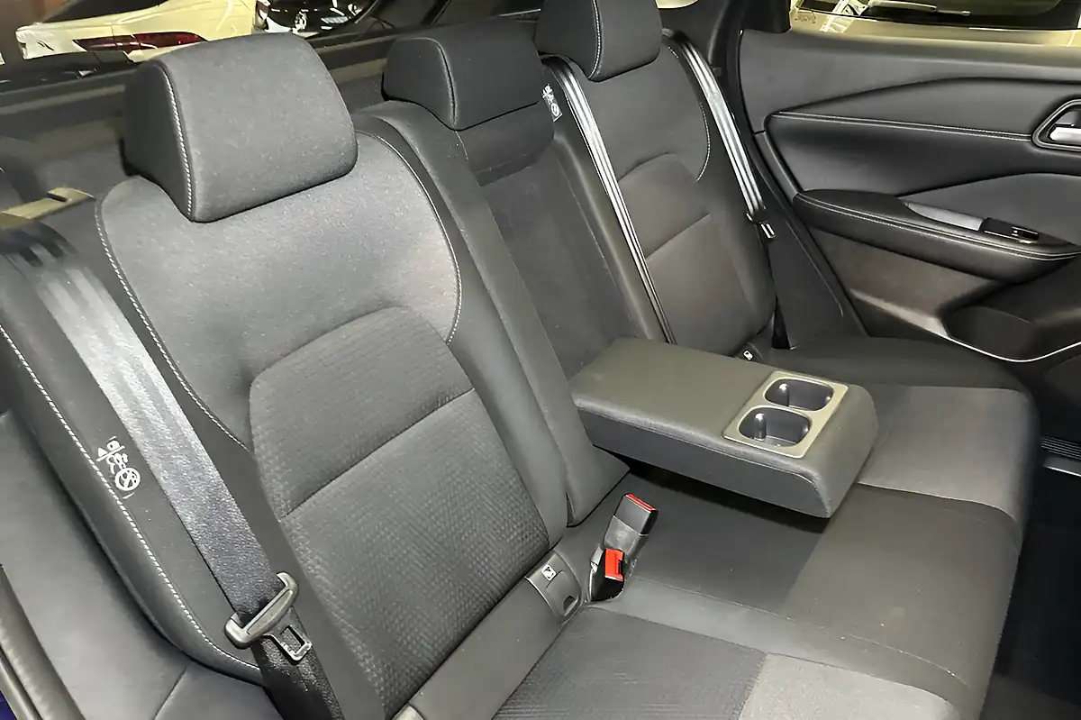Used 2024 Nissan Qashqai N-Connecta Ink Blue - Interior and Exterior details 16