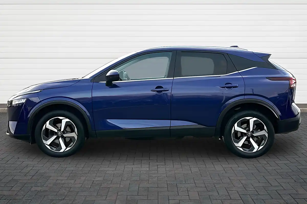 Used 2024 Nissan Qashqai N-Connecta Ink Blue - Interior and Exterior details 6