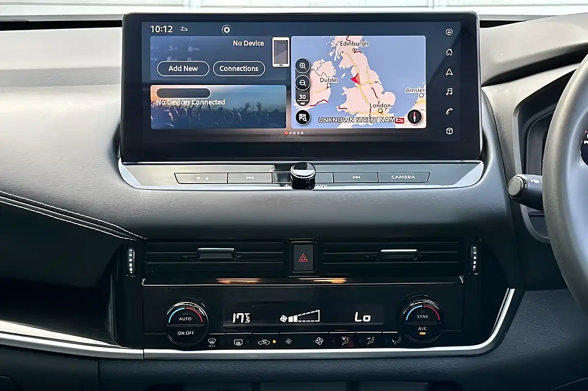 Used 2024 Nissan Qashqai N-Connecta Magnetic Blue - Interior and Exterior details 12
