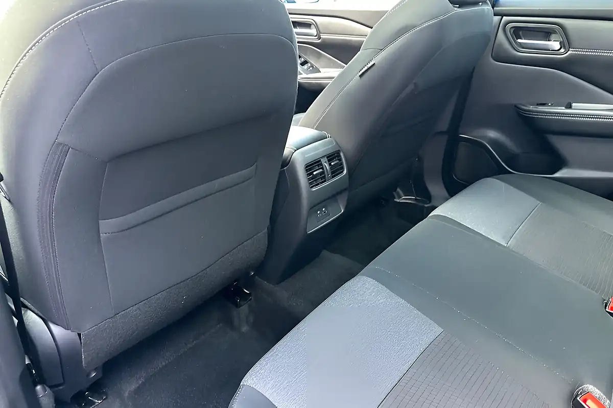 Used 2024 Nissan Qashqai N-Connecta Magnetic Blue - Interior and Exterior details 15
