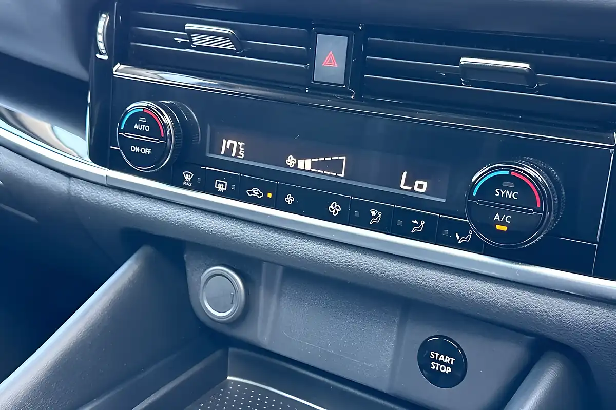 Used 2024 Nissan Qashqai N-Connecta Magnetic Blue - Interior and Exterior details 20