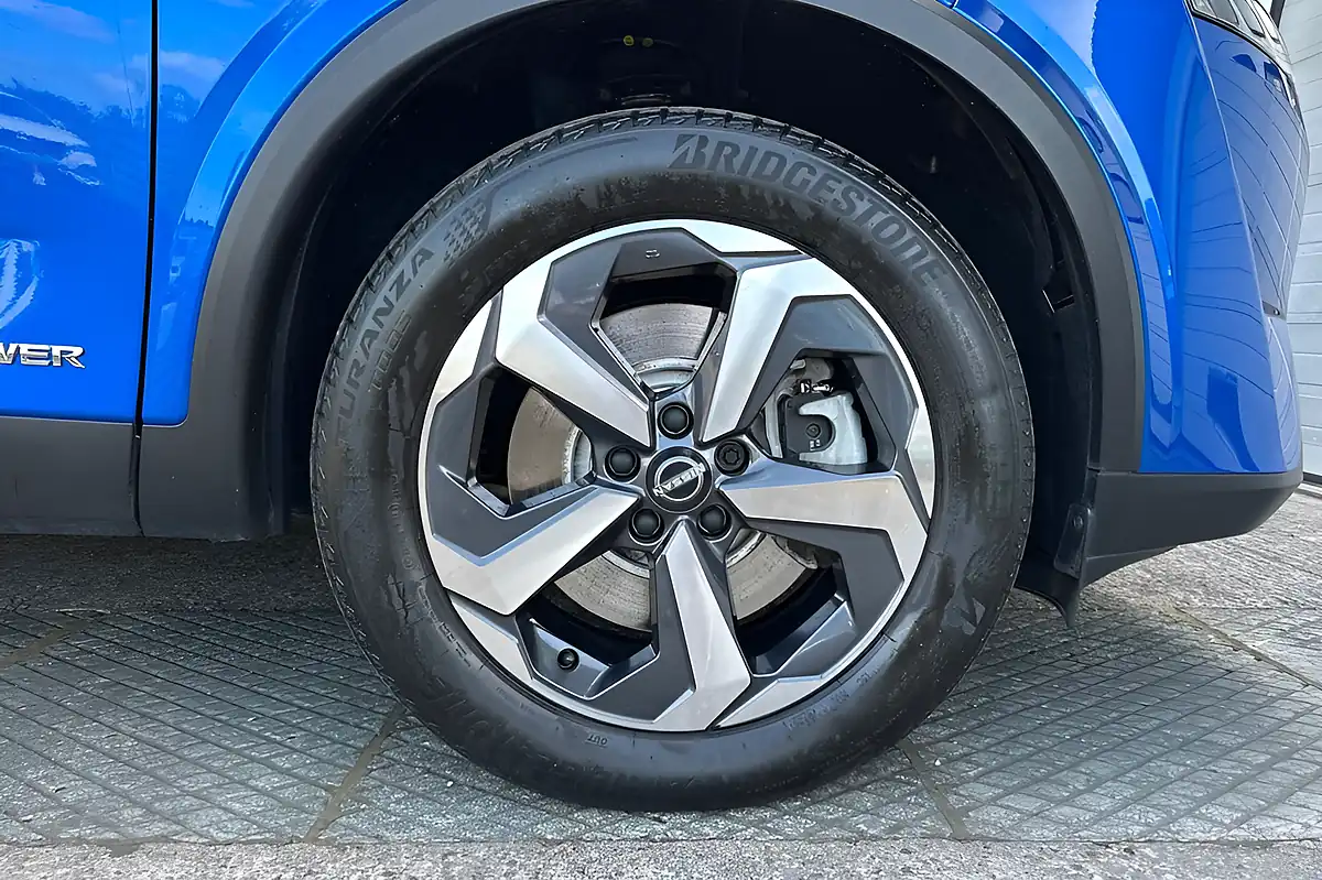 Used 2024 Nissan Qashqai N-Connecta Magnetic Blue - Interior and Exterior details 9