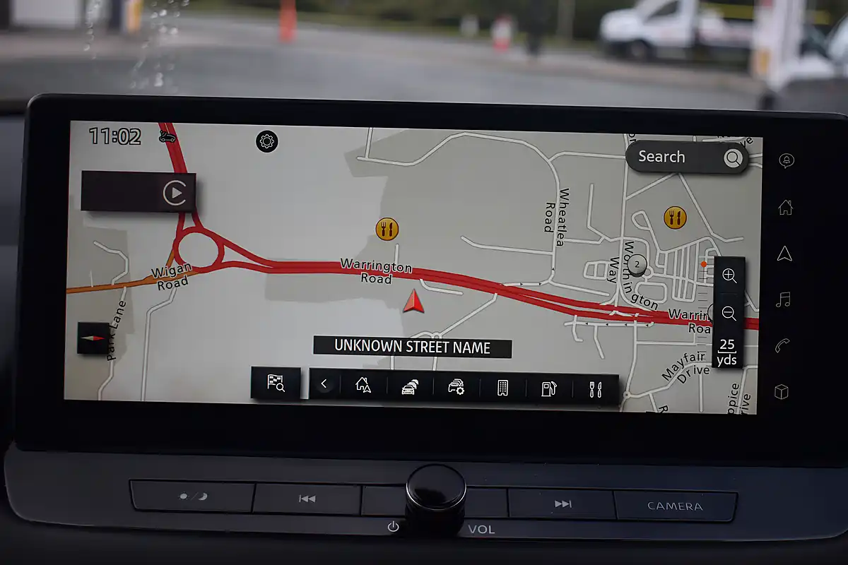 Used 2024 Nissan Qashqai N-Connecta Pearl Black - Interior and Exterior details 10
