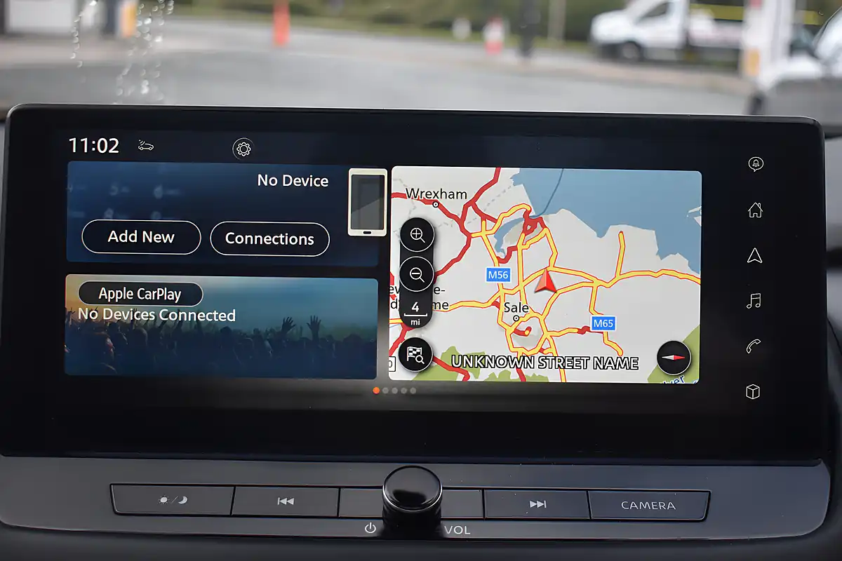 Used 2024 Nissan Qashqai N-Connecta Pearl Black - Interior and Exterior details 17