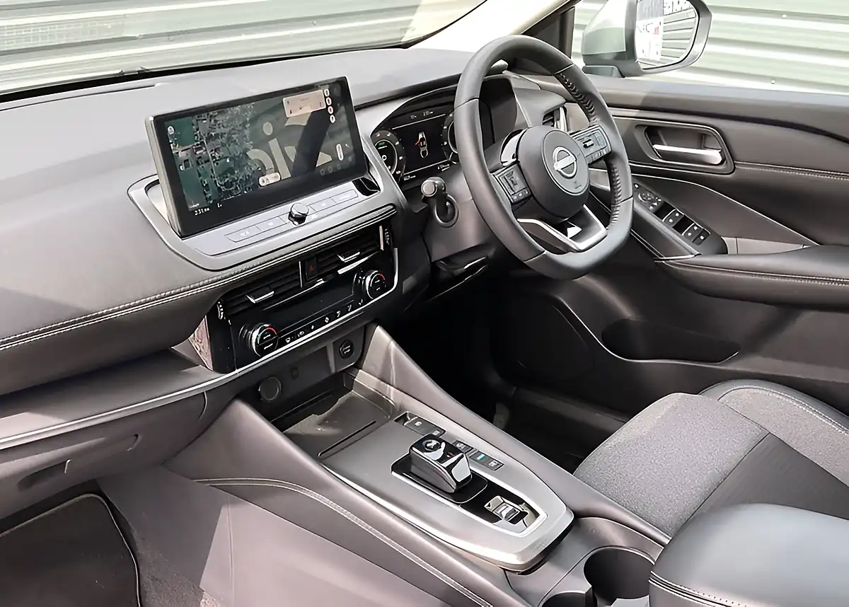 Used 2024 Nissan Qashqai N-Connecta Silver - Interior and Exterior details 11