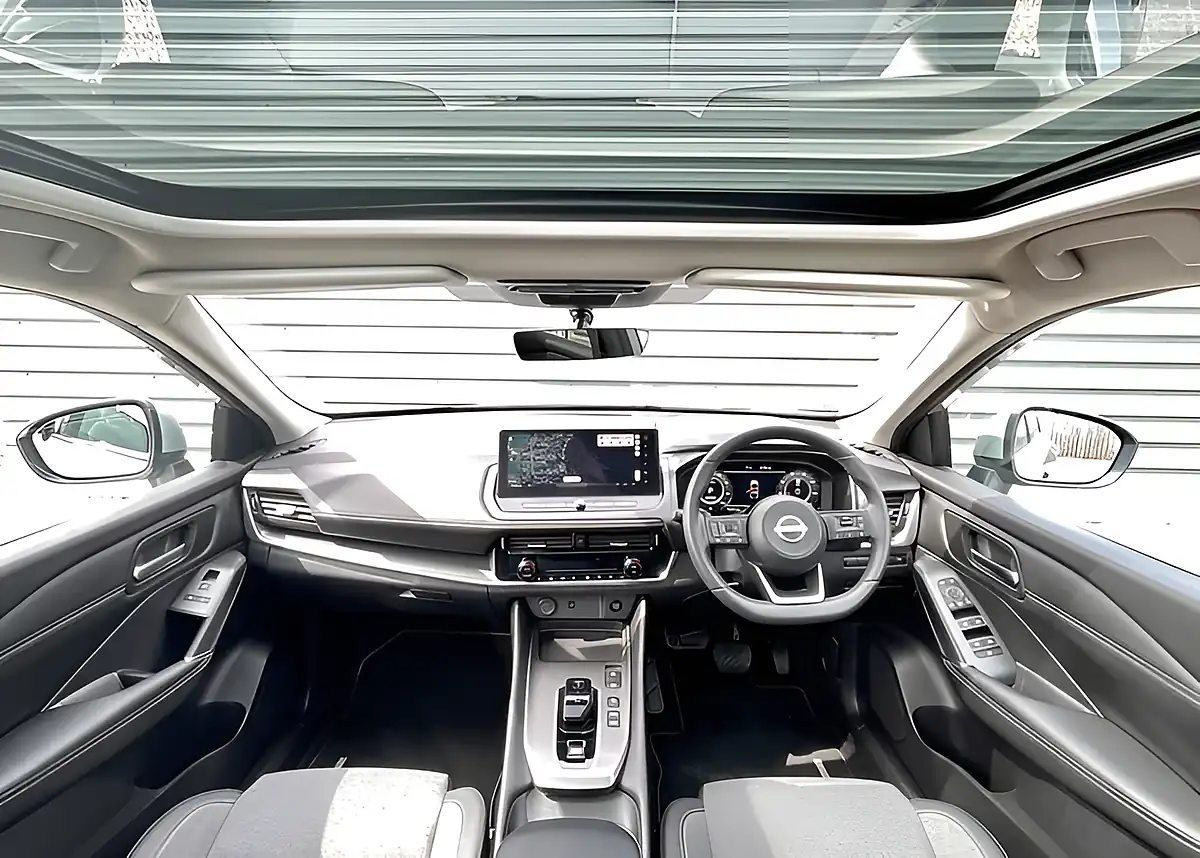 Used 2024 Nissan Qashqai N-Connecta Silver - Interior and Exterior details 13