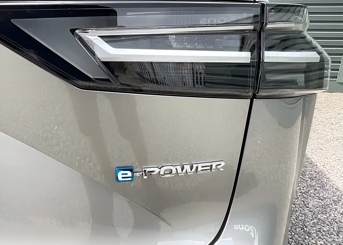 Used 2024 Nissan Qashqai N-Connecta Silver - Interior and Exterior details 20