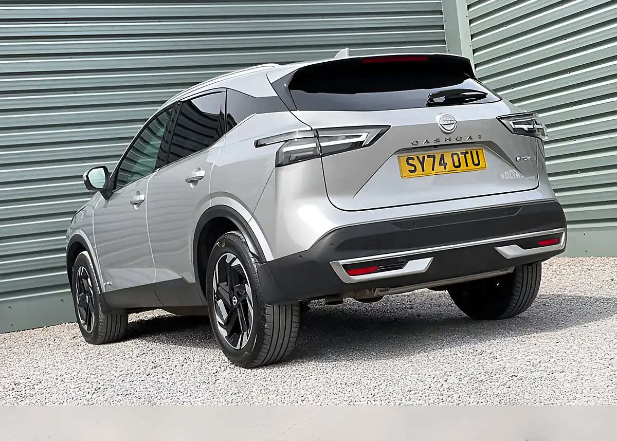 Used 2024 Nissan Qashqai N-Connecta Silver - Interior and Exterior details 6