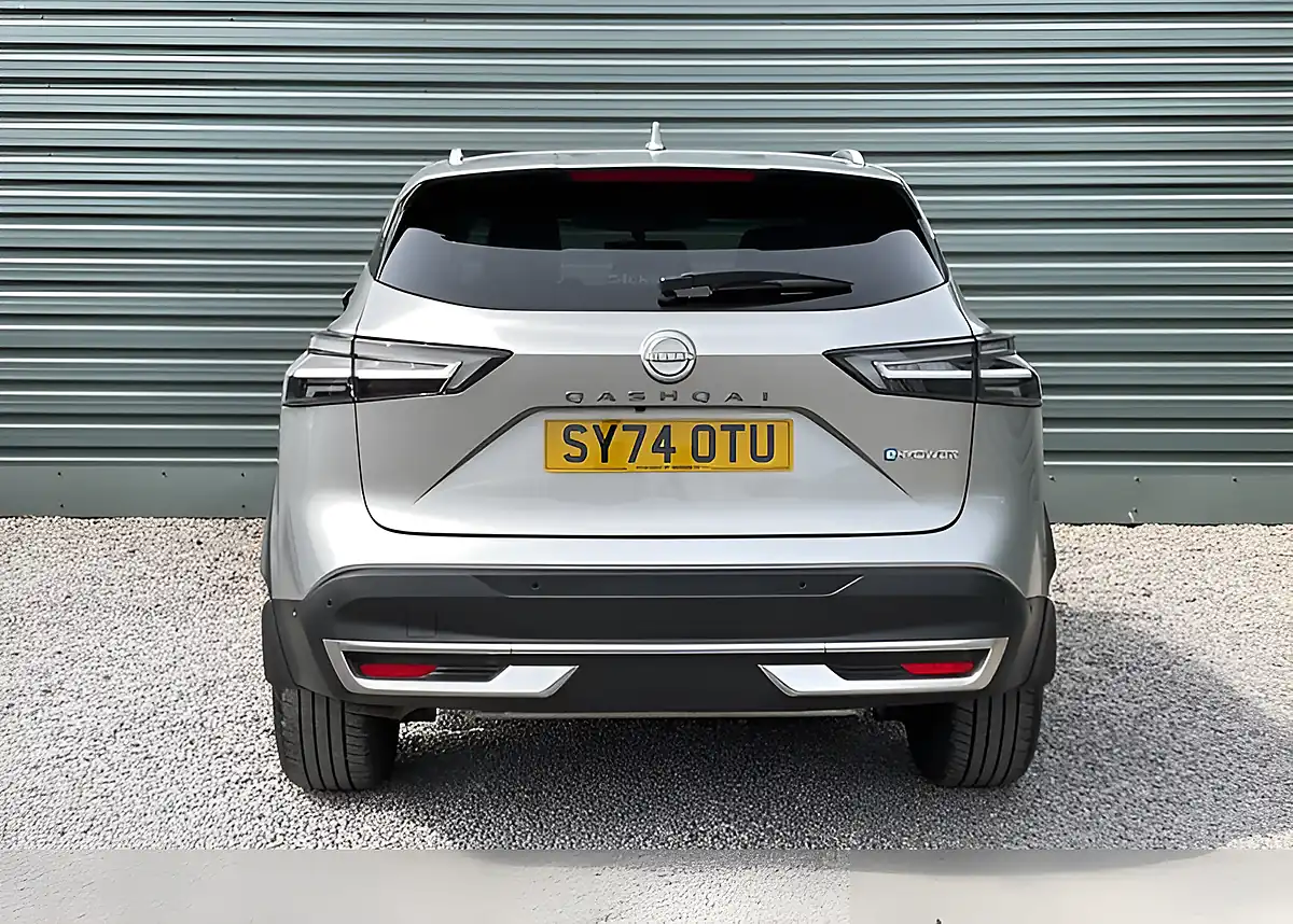 Used 2024 Nissan Qashqai N-Connecta Silver - Interior and Exterior details 7
