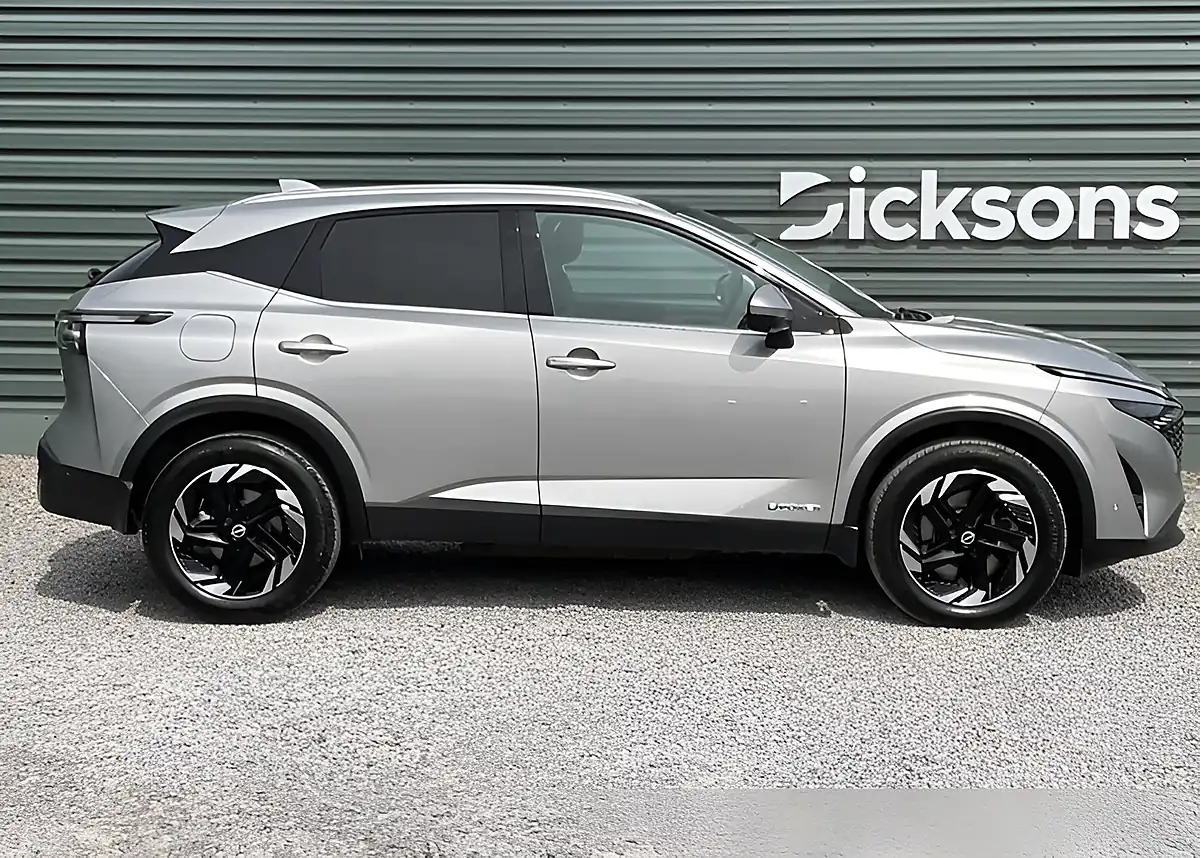 Used 2024 Nissan Qashqai N-Connecta Silver - Interior and Exterior details 8