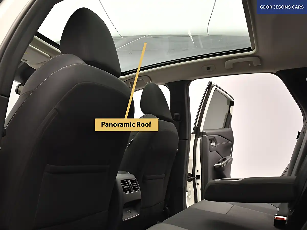 Used 2024 Nissan Qashqai N-Connecta White - Interior and Exterior details 12