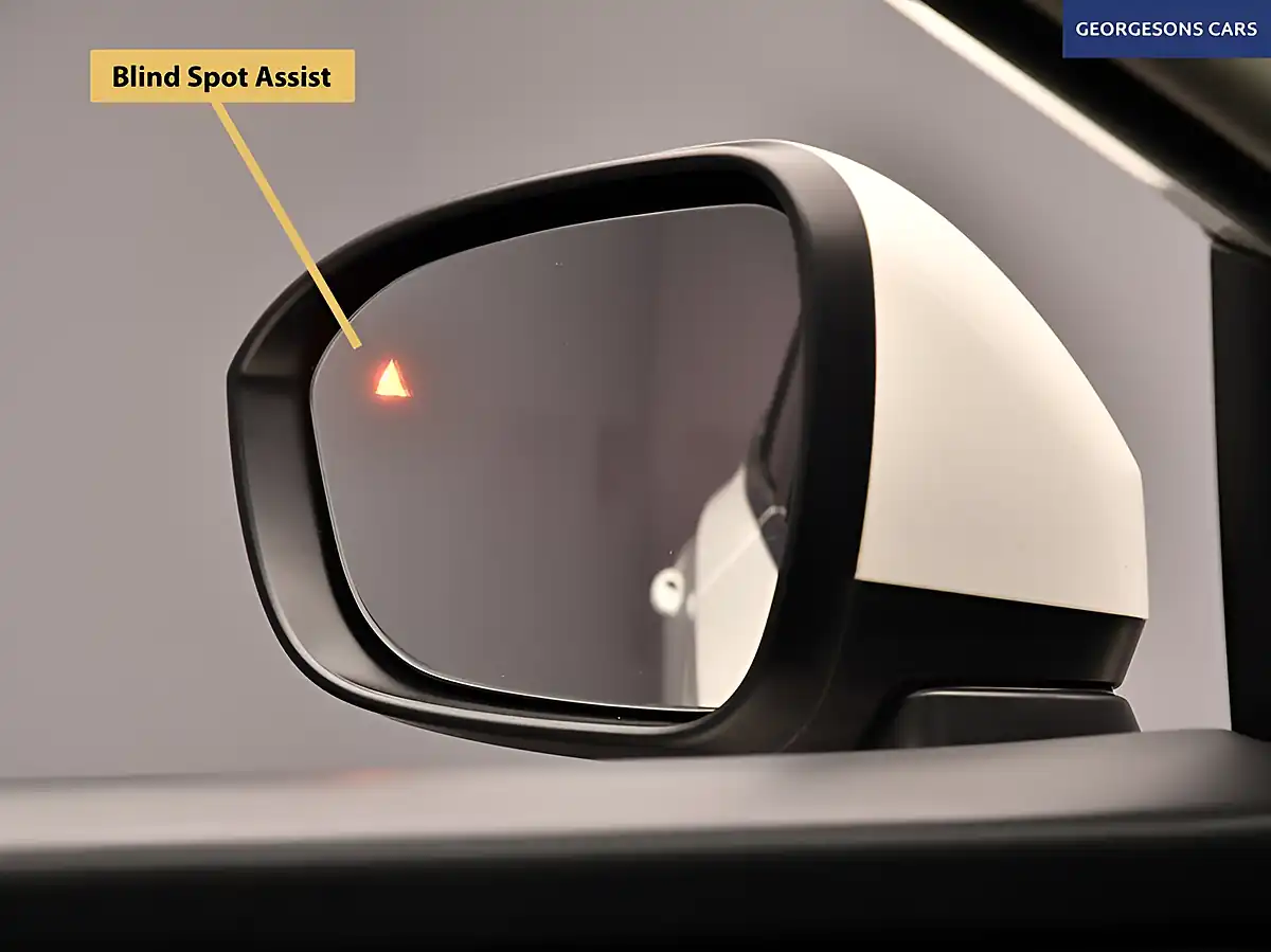 Used 2024 Nissan Qashqai N-Connecta White - Interior and Exterior details 13