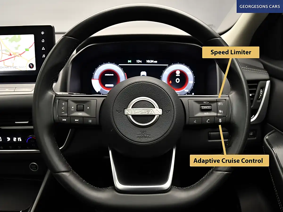 Used 2024 Nissan Qashqai N-Connecta White - Interior and Exterior details 14