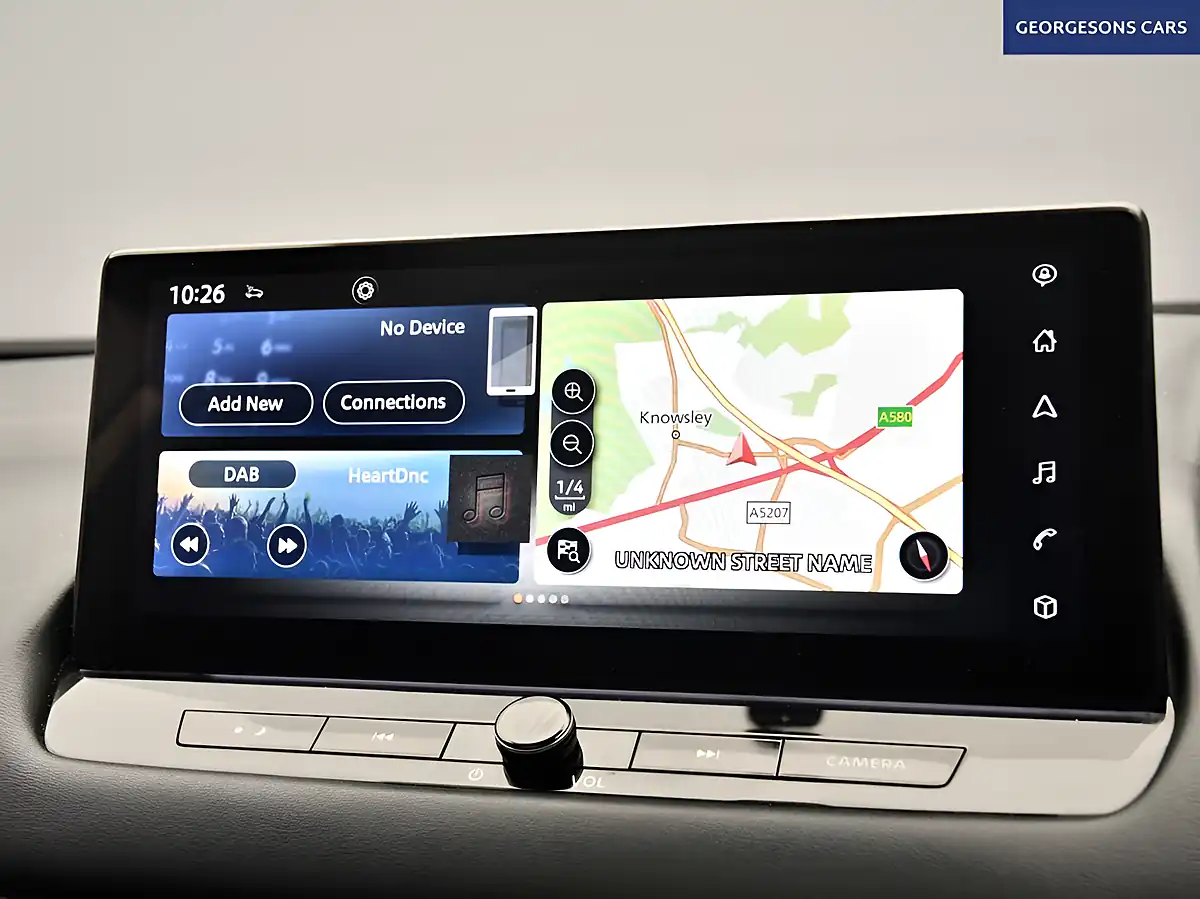 Used 2024 Nissan Qashqai N-Connecta White - Interior and Exterior details 15
