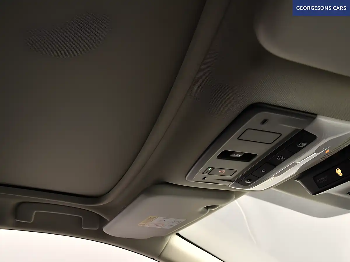 Used 2024 Nissan Qashqai N-Connecta White - Interior and Exterior details 17