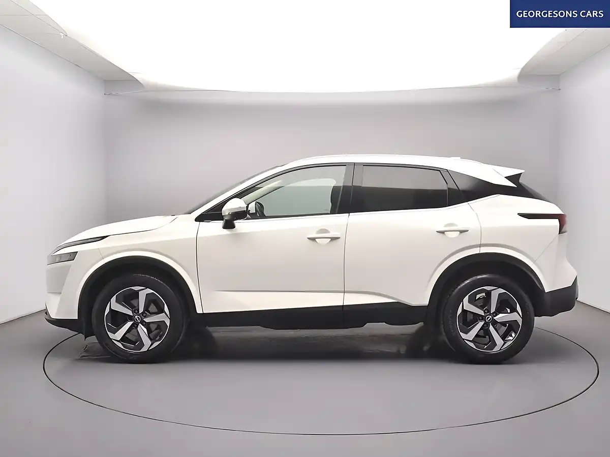 Used 2024 Nissan Qashqai N-Connecta White - Interior and Exterior details 3