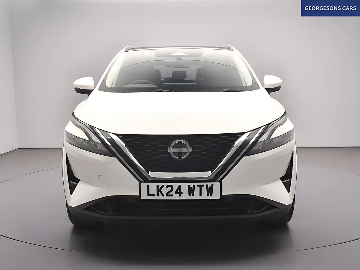 Used 2024 Nissan Qashqai N-Connecta White - Interior and Exterior details 4