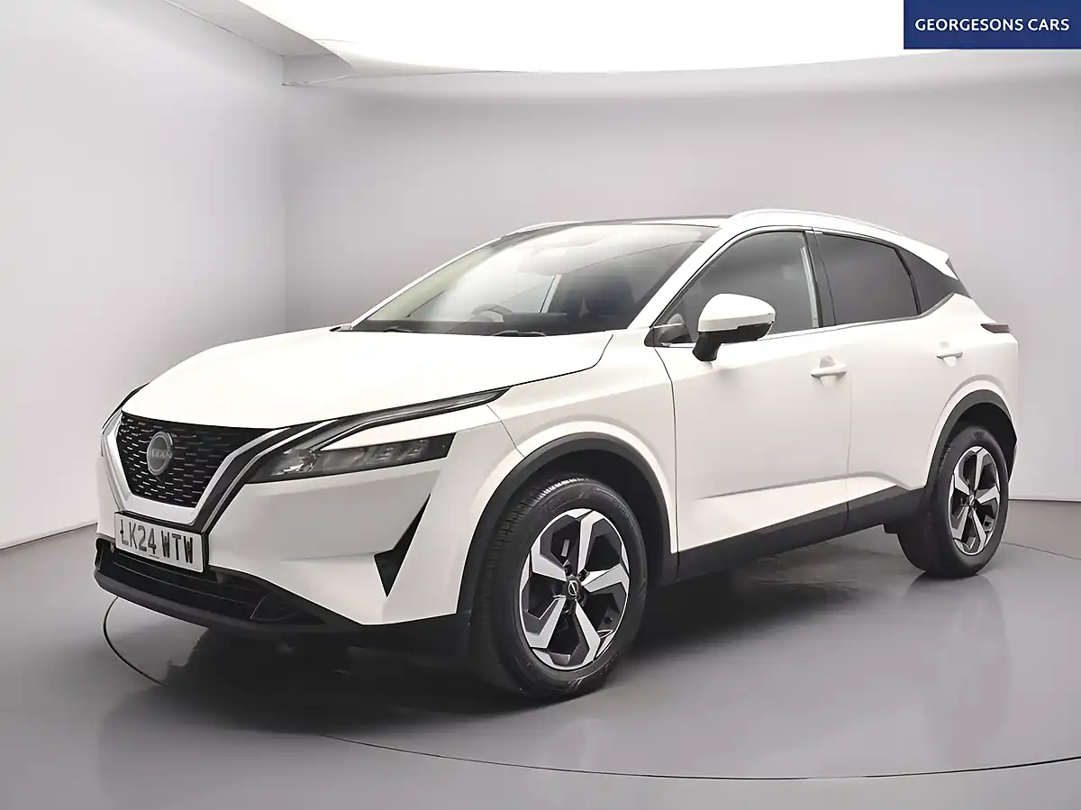 Used 2024 Nissan Qashqai N-Connecta White - Interior and Exterior details 5