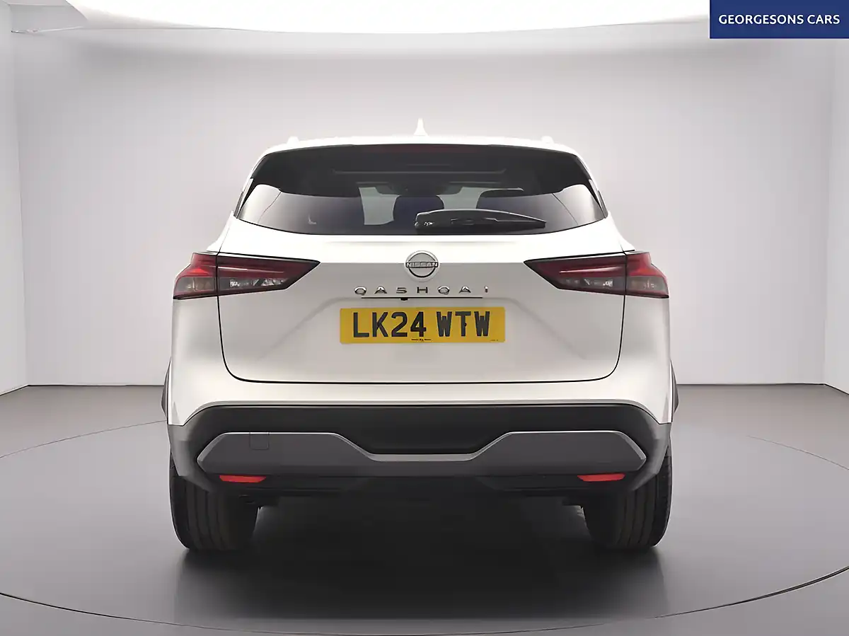Used 2024 Nissan Qashqai N-Connecta White - Interior and Exterior details 8