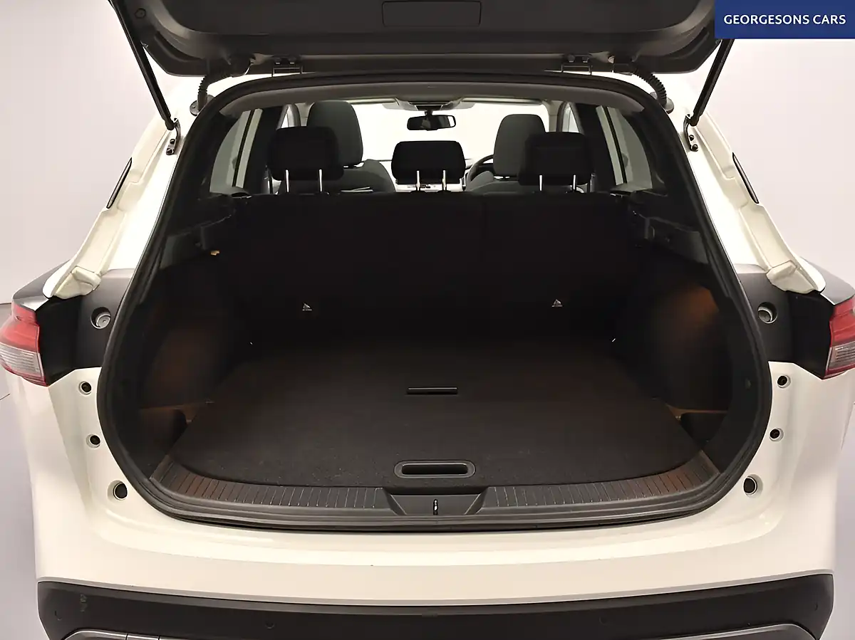 Used 2024 Nissan Qashqai N-Connecta White - Interior and Exterior details 9