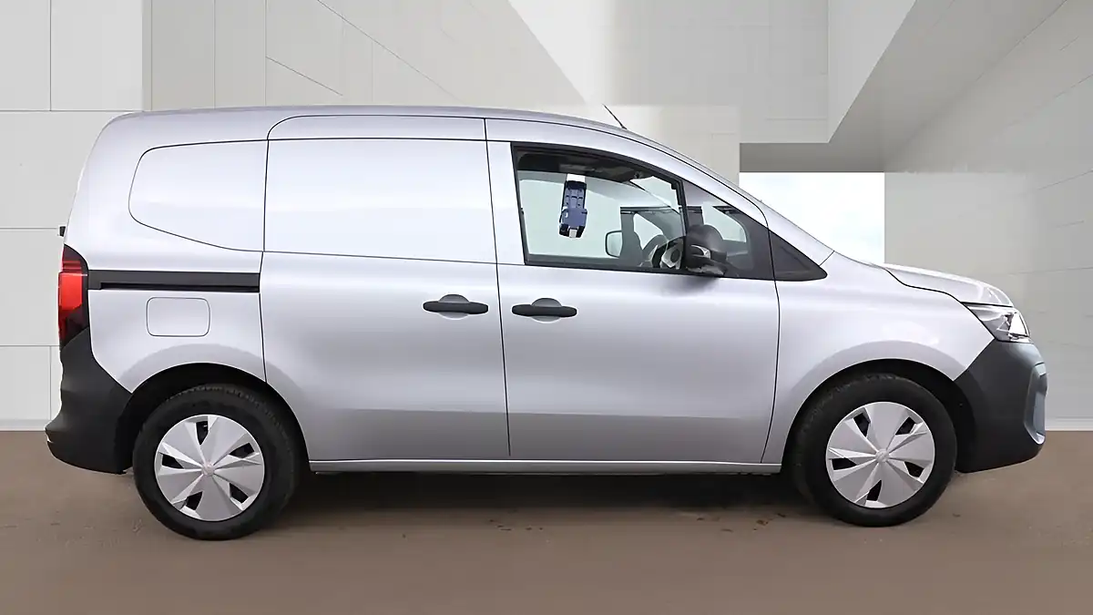 Used 2024 Nissan Townstar Acenta Grey - Interior and Exterior details 5