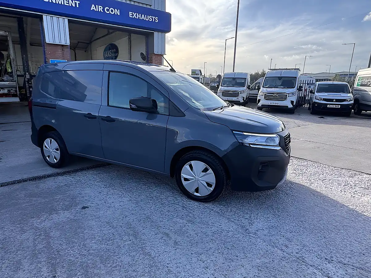 Used 2024 Nissan Townstar Acenta Grey - Interior and Exterior details 4