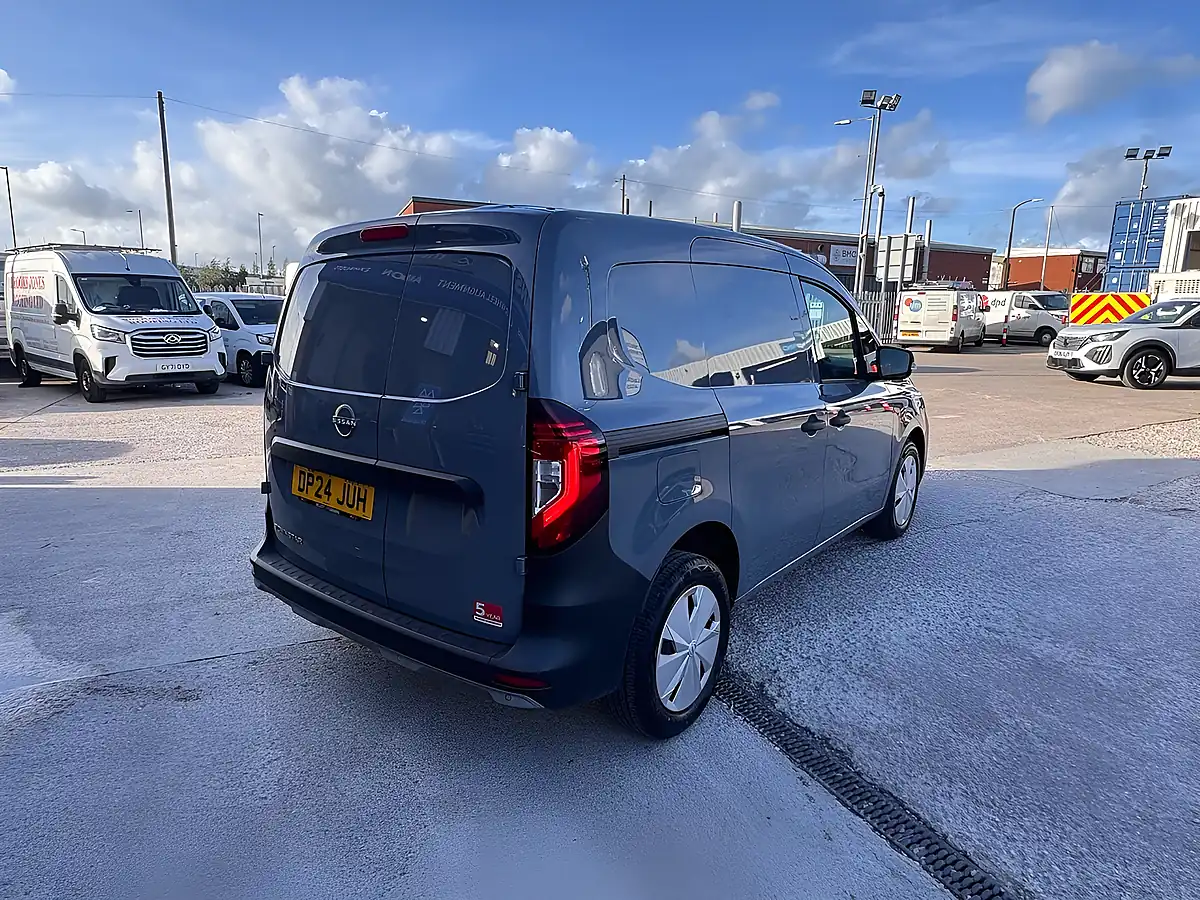 Used 2024 Nissan Townstar Acenta Grey - Interior and Exterior details 6