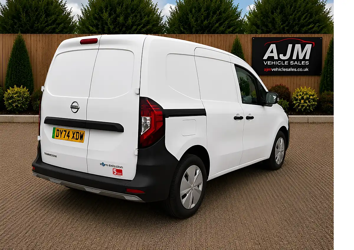 Used 2024 Nissan Townstar Acenta L1 White - Front View