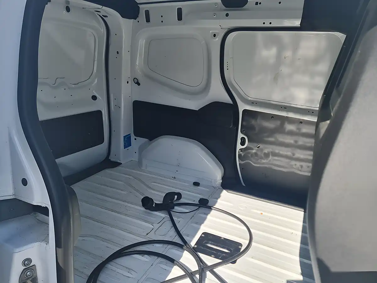Used 2024 Nissan Townstar Acenta L1 White - Interior and Exterior details 10