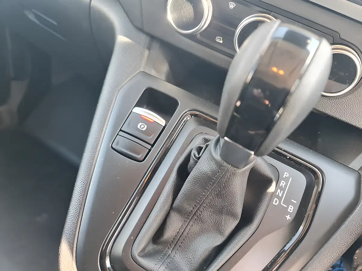 Used 2024 Nissan Townstar Acenta L1 White - Interior and Exterior details 11