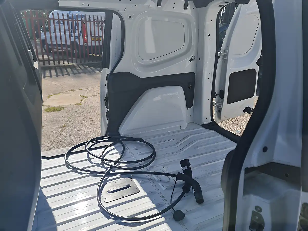 Used 2024 Nissan Townstar Acenta L1 White - Interior and Exterior details 8