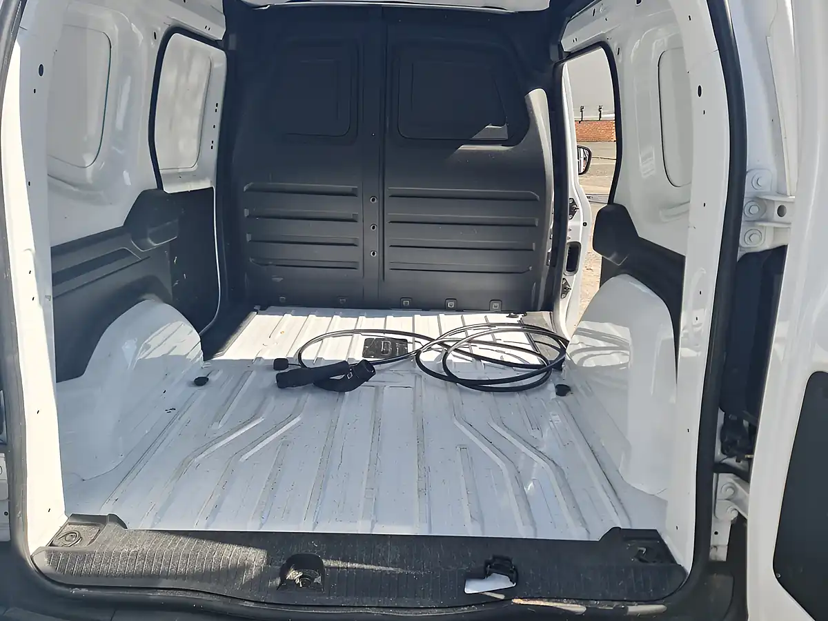 Used 2024 Nissan Townstar Acenta L1 White - Interior and Exterior details 9