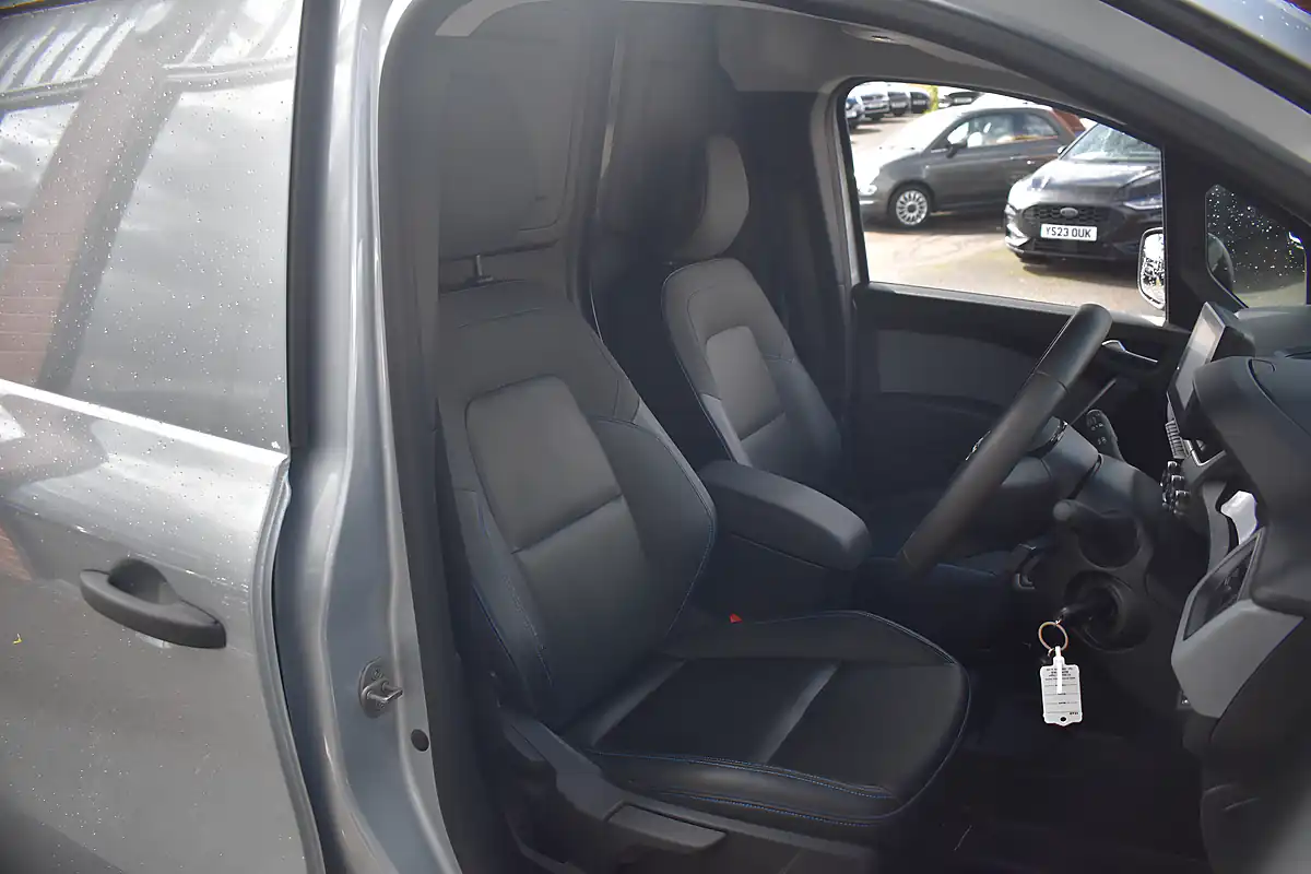 Used 2024 Nissan Townstar Acenta Stone Grey - Interior and Exterior details 7