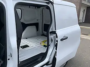 Used 2024 Nissan Townstar Acenta White - Interior and Exterior details 11