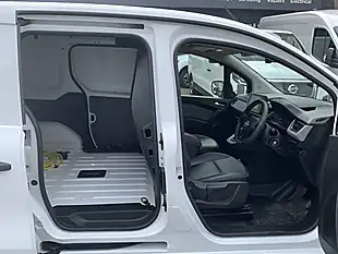 Used 2024 Nissan Townstar Acenta White - Interior and Exterior details 14