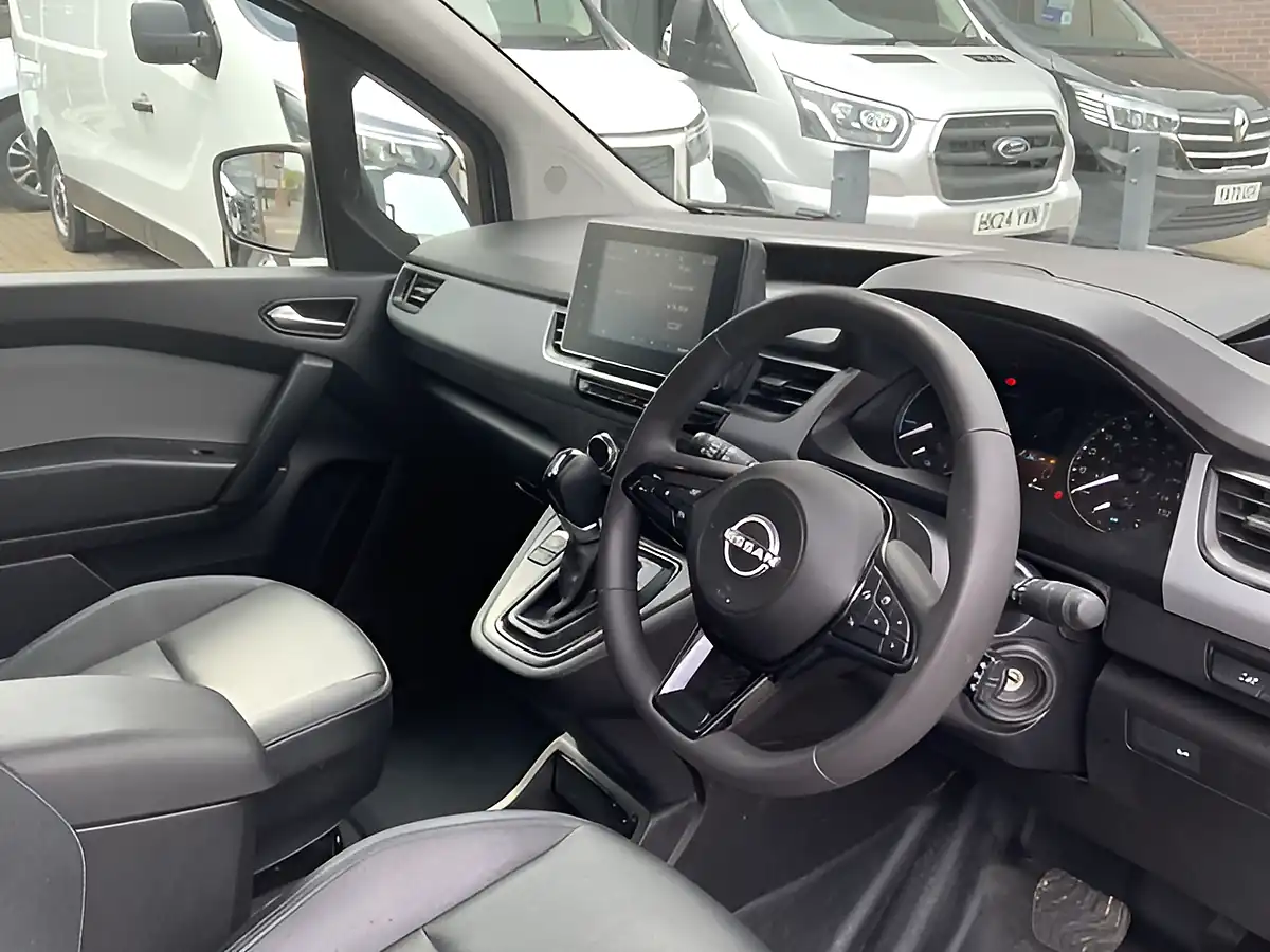 Used 2024 Nissan Townstar Acenta White - Interior and Exterior details 16